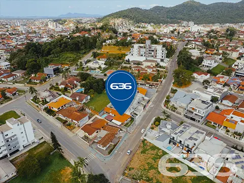 LINDA RESIDÊNCIA COM SUÍTE + 2 QUARTOS NO BAIRRO S