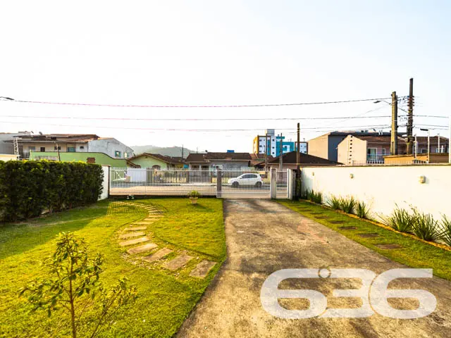 EXCELENTE IMÓVEL COM 4 QUARTOS NO BAIRRO IRIRIÚ EM