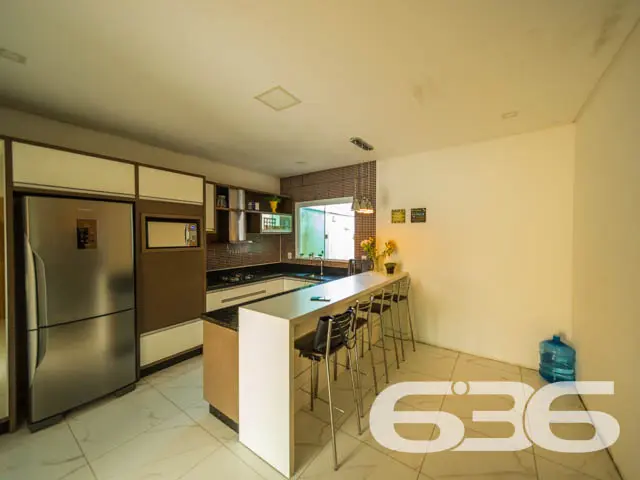 EXCELENTE IMÓVEL COM 4 QUARTOS NO BAIRRO IRIRIÚ EM
