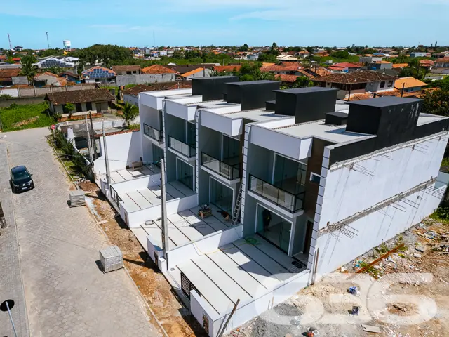 Sobrado com 3 quartos no bairro Costeira, Balneári