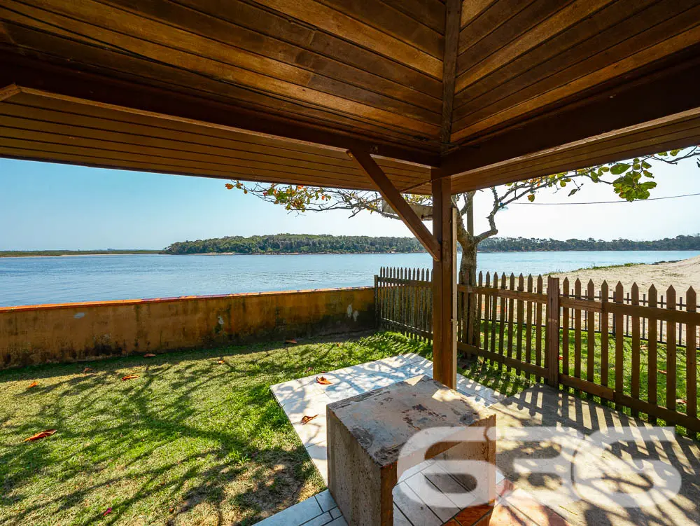RESIDÊNCIA ÚNICA COM VISTA PARA A LAGOA EM BALNEÁR