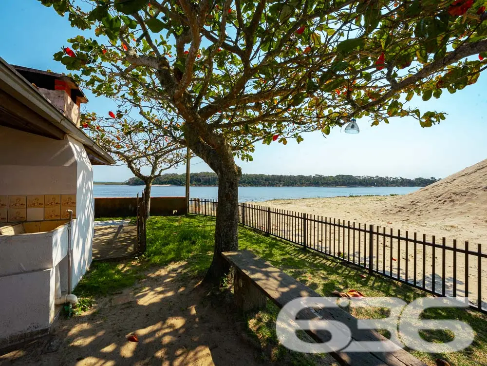 RESIDÊNCIA ÚNICA COM VISTA PARA A LAGOA EM BALNEÁR