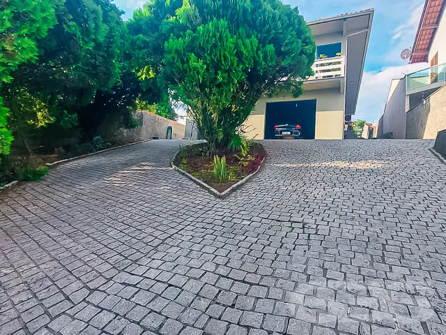 PRIMEIRA RESIDÊNCIA COM 4 QUARTOS
SEGUNDA RESIDÊN