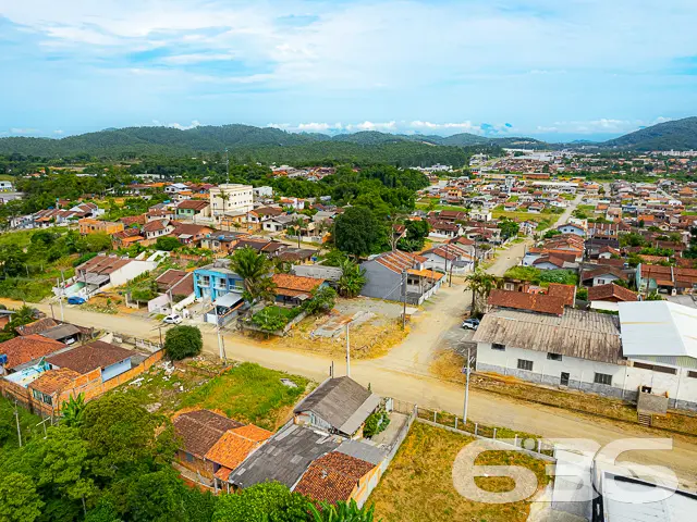TERRENO DE ESQUINA À VENDA NO BAIRRO ITINGA, ARAQU