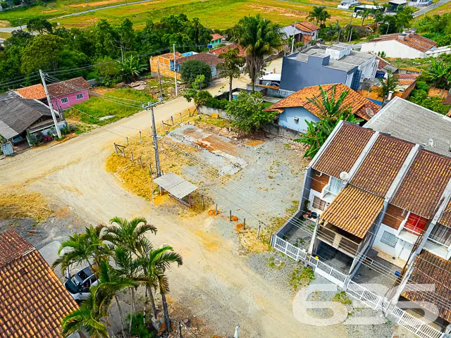 TERRENO DE ESQUINA À VENDA NO BAIRRO ITINGA, ARAQU