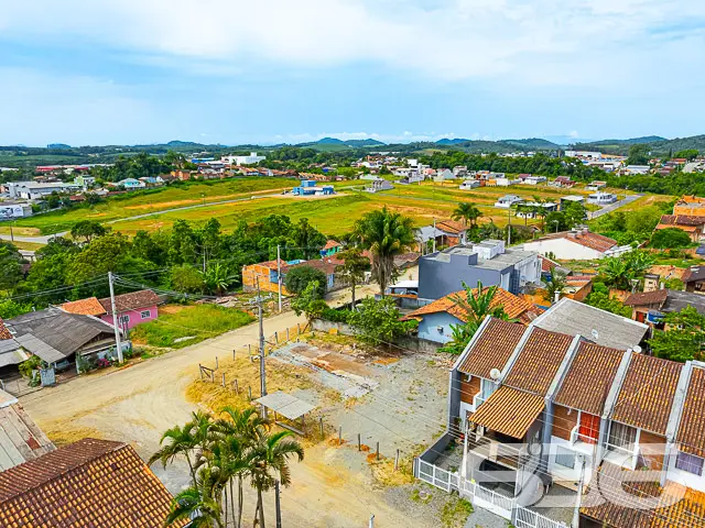 TERRENO DE ESQUINA À VENDA NO BAIRRO ITINGA, ARAQU