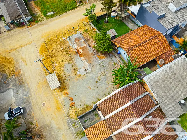 TERRENO DE ESQUINA À VENDA NO BAIRRO ITINGA, ARAQU