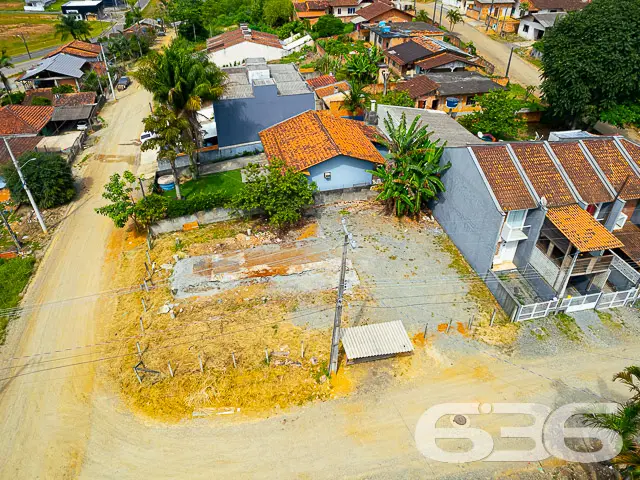 TERRENO DE ESQUINA À VENDA NO BAIRRO ITINGA, ARAQU