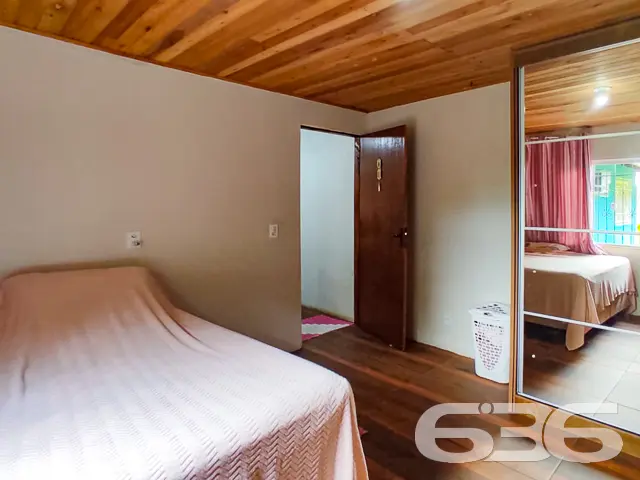 CASA DE ESQUINA COM UM GRANDE TERRENO - ESTUDA PER