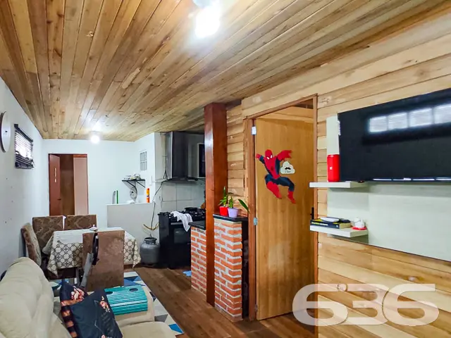 CASA DE ESQUINA COM UM GRANDE TERRENO - ESTUDA PER