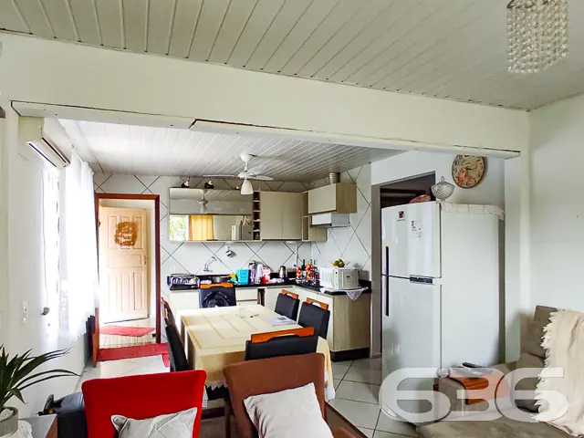 CASA DE ESQUINA COM UM GRANDE TERRENO - ESTUDA PER