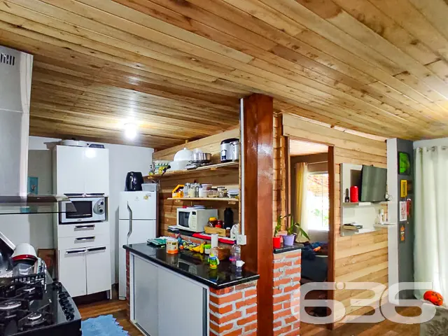 CASA DE ESQUINA COM UM GRANDE TERRENO - ESTUDA PER