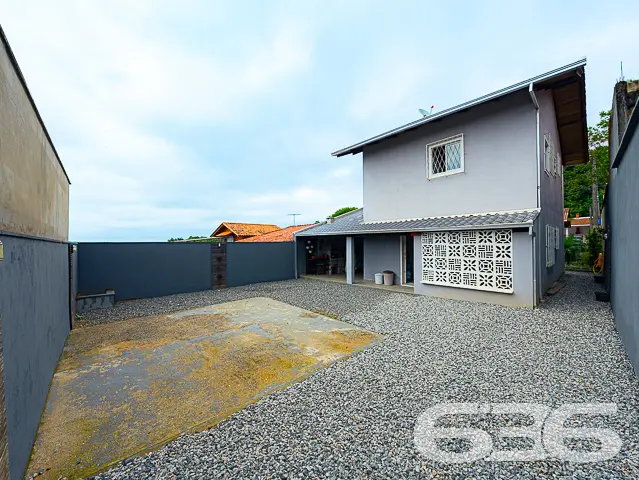 SOBRADO AMPLO NA ZONA SUL DE JOINVILLE-SC

Se você