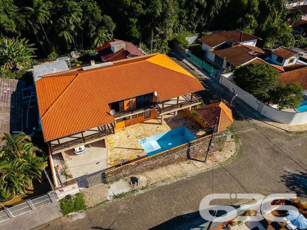 OPORTUNIDADE DE SOBRADO COM 3 QUARTOS NO BAIRRO F