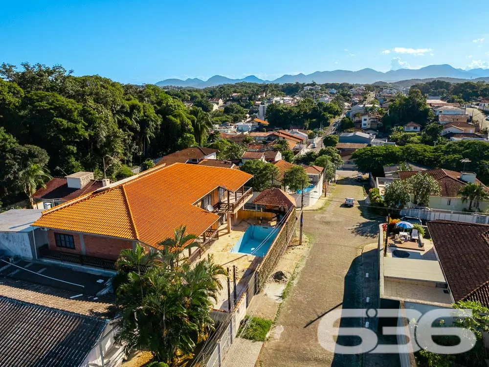 OPORTUNIDADE DE SOBRADO COM 3 QUARTOS NO BAIRRO F
