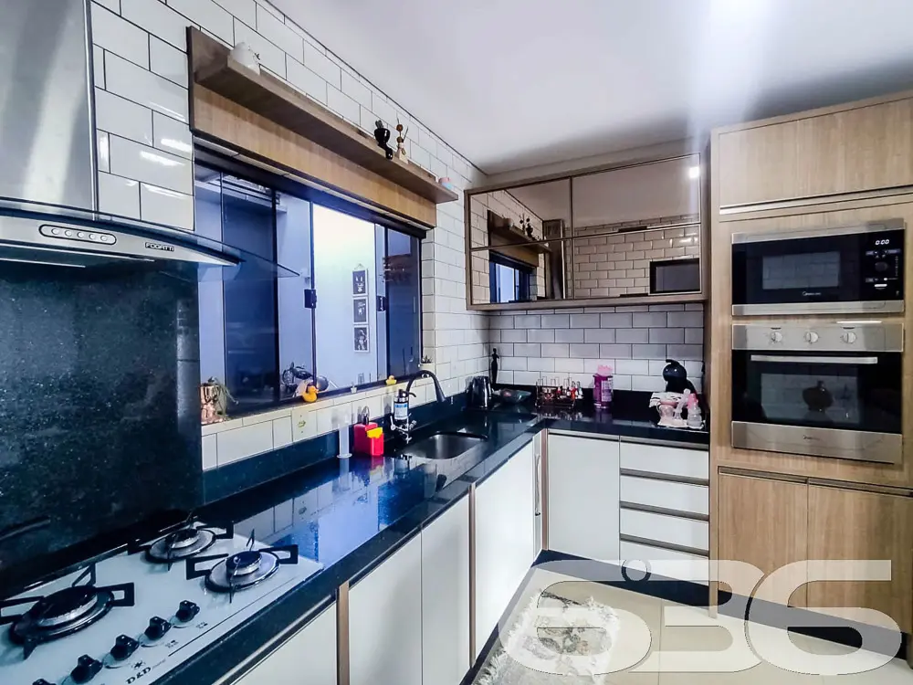 SOBRADO COM SUÍTE + 2 QUARTOS NO BAIRRO COSTA E SI