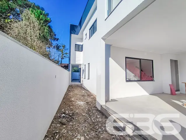 OPORTUNIDADE DE SOBRADO DE ALTO PADRÃO COM 3 SUÍTE