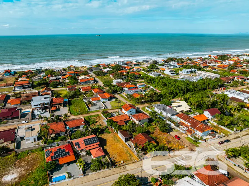 Seu novo lar de veraneio a poucos passos do mar!
A