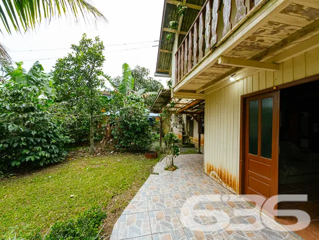 VENDE-SE DUAS CASAS EM MINI CHÁCARA A 300M DA LAGO