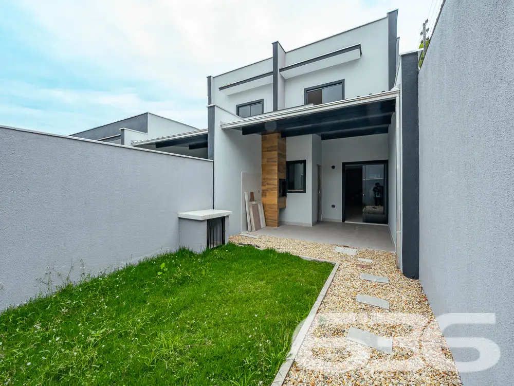 EXCELENTE SOBRADO COM SUÍTE + 2 QUARTOS NO BAIRRO