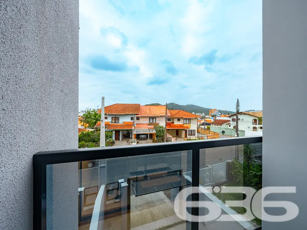 EXCELENTE SOBRADO COM SUÍTE + 2 QUARTOS NO BAIRRO