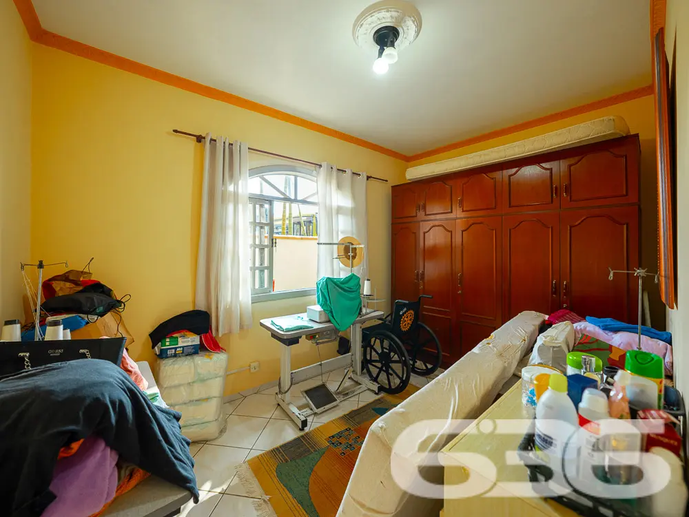 SOBRADO AMPLO NO BAIRRO FLORESTA - SUĂTE COM CLOSE