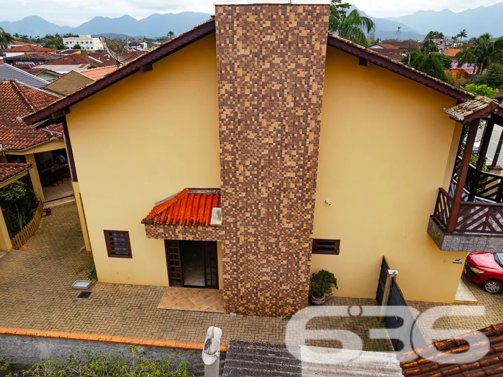 INVISTA NESTE IMÓVEL NO BAIRRO MORRO DO MEIO!
Apr