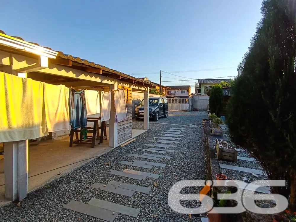 IMÓVEL COM 2 DORMITÓRIOS NO BAIRRO JARDIM PARAÍSO