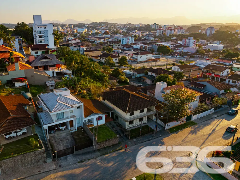 AMPLO IMÓVEL À VENDA NO BAIRRO ITAUM - OPORTUNIDAD