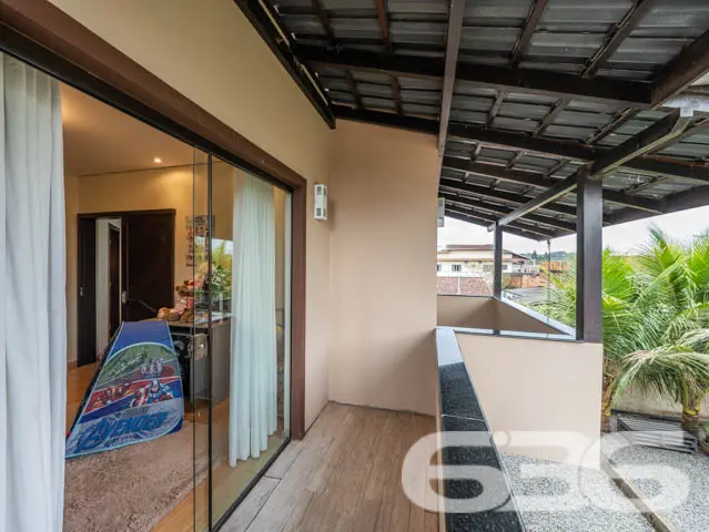VENDE-SE SOBRADO COM 3 SUÍTES NO PARQUE GUARANI!