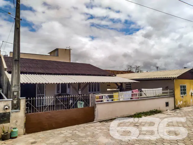 RESIDÊNCIA AMPLA COM 5 DORMITÓRIOS E VISTA PARA A
