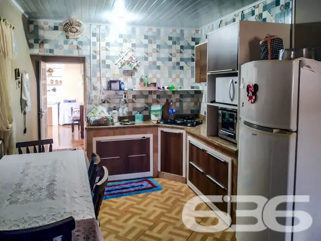 RESIDÊNCIA AMPLA COM 5 DORMITÓRIOS E VISTA PARA A