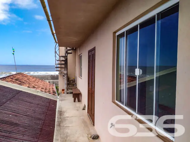 RESIDÊNCIA AMPLA COM 5 DORMITÓRIOS E VISTA PARA A