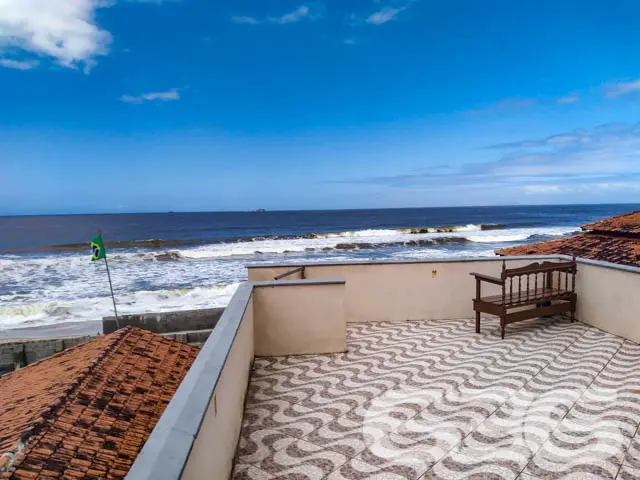 RESIDÊNCIA AMPLA COM 5 DORMITÓRIOS E VISTA PARA A