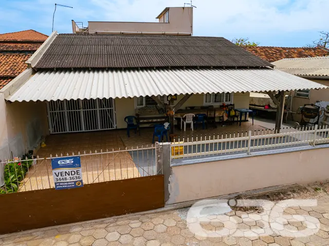 RESIDÊNCIA AMPLA COM 5 DORMITÓRIOS E VISTA PARA A