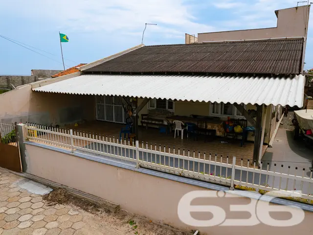 RESIDÊNCIA AMPLA COM 5 DORMITÓRIOS E VISTA PARA A