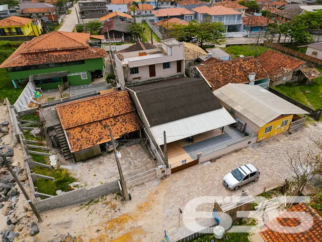 RESIDÊNCIA AMPLA COM 5 DORMITÓRIOS E VISTA PARA A