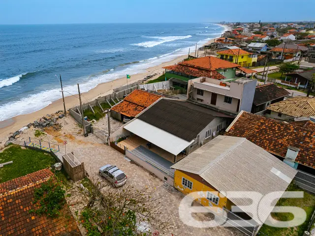 RESIDÊNCIA AMPLA COM 5 DORMITÓRIOS E VISTA PARA A
