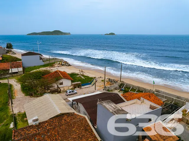 RESIDÊNCIA AMPLA COM 5 DORMITÓRIOS E VISTA PARA A