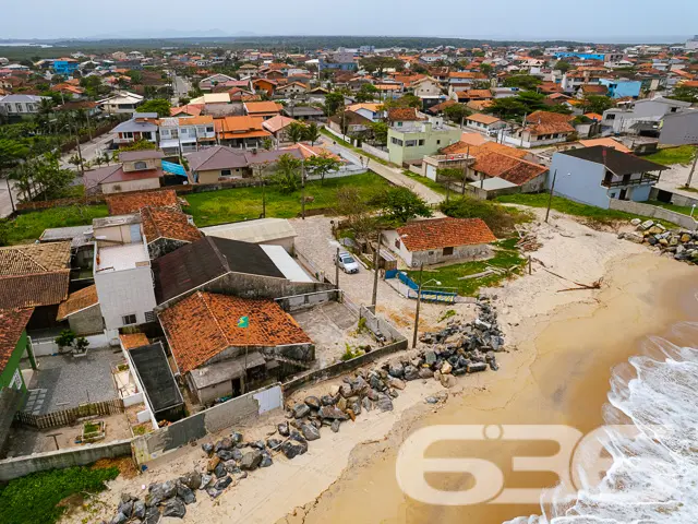 RESIDÊNCIA AMPLA COM 5 DORMITÓRIOS E VISTA PARA A
