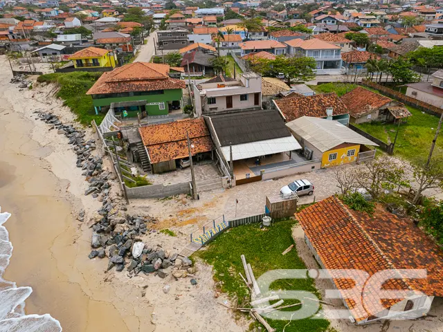 RESIDÊNCIA AMPLA COM 5 DORMITÓRIOS E VISTA PARA A