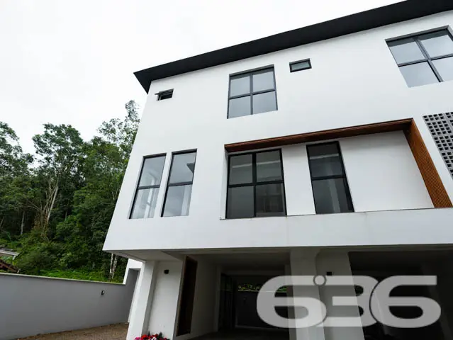 SOBRADO COM SUÍTE E CLOSET + DORMITÓRIO NO BAIRRO