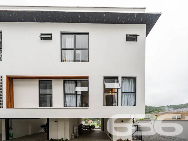 SOBRADO COM SUÍTE E CLOSET + DORMITÓRIO NO BAIRRO