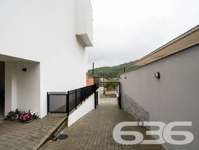 SOBRADO COM SUÍTE E CLOSET + DORMITÓRIO NO BAIRRO