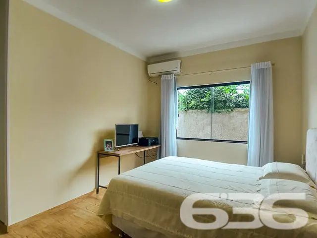 BAIRRO ADHEMAR GARCIA: RESIDÊNCIA COM SUÍTE E CLOS