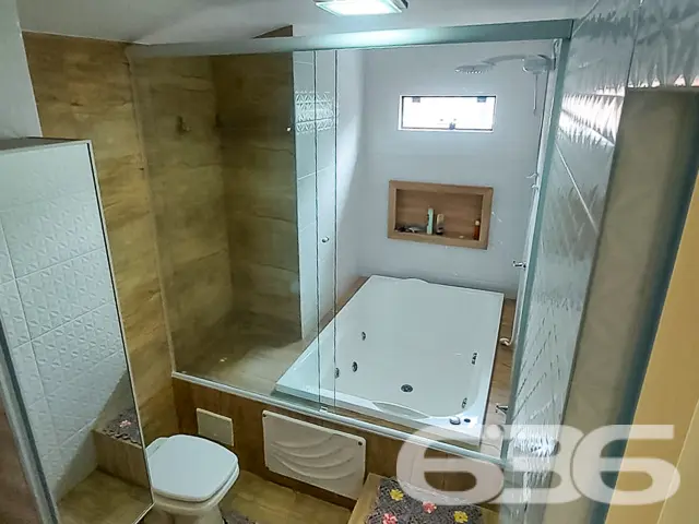 BAIRRO ADHEMAR GARCIA: RESIDÊNCIA COM SUÍTE E CLOS