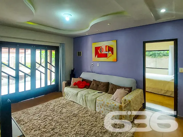 BAIRRO ADHEMAR GARCIA: RESIDÊNCIA COM SUÍTE E CLOS