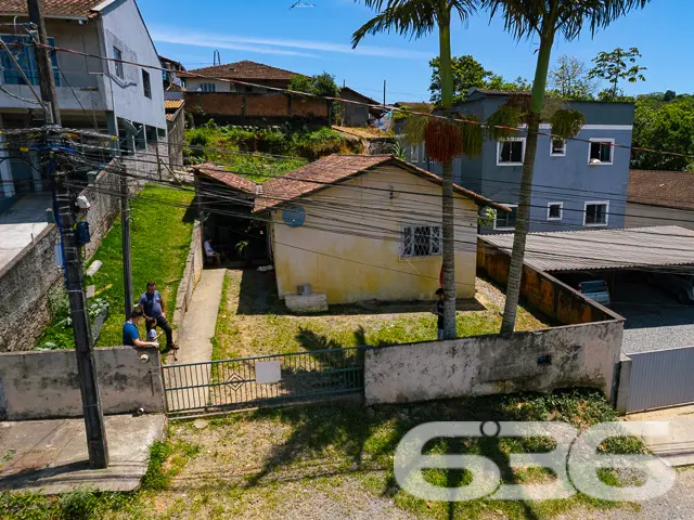 BAIRRO PARANAGUAMIRIM: TERRENO COM POTENCIAL INCRĂ
