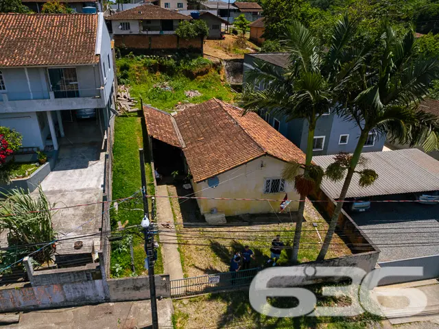 BAIRRO PARANAGUAMIRIM: TERRENO COM POTENCIAL INCRĂ