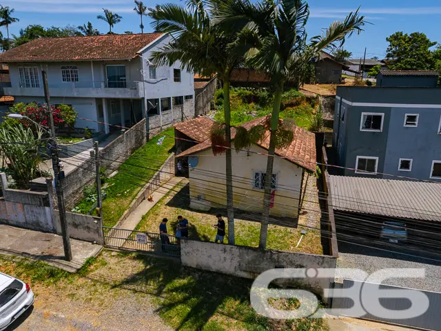 BAIRRO PARANAGUAMIRIM: TERRENO COM POTENCIAL INCRĂ